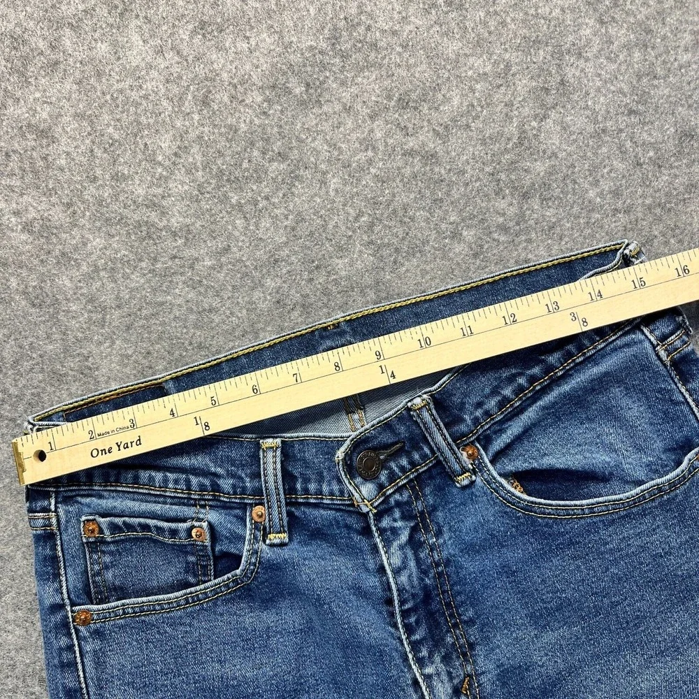 Levis Jeans Men's 32x30‎ 505 Regular Fit Straight Leg Medium Blue Denim Jeans